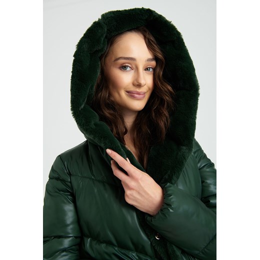 Zielona dłuższa kurtka damska z futerkowym kapturem Greenpoint 44 5.10.15 promocja