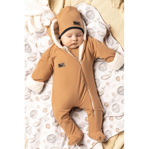 Ocieplany beżowy pajac dresowy niemowlęcy z luną- kaptur z uszkami ze sklepu 5.10.15 w kategorii Kombinezony i kurtki - zdjęcie 169718009