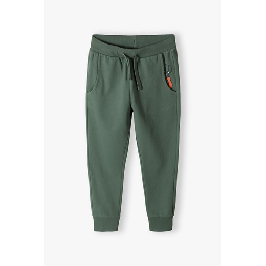 Zielone spodnie dresowe chłopięce - slim ze sklepu 5.10.15 w kategorii Spodnie chłopięce - zdjęcie 169718899