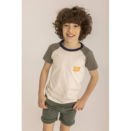 Biały t-shirt dla chłopca z nadrukami ze sklepu 5.10.15 w kategorii T-shirty chłopięce - zdjęcie 169719649