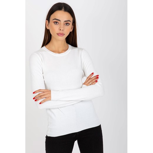 Biały gładki sweter klasyczny z okrągłym dekoltem ze sklepu 5.10.15 w kategorii Swetry damskie - zdjęcie 169722699