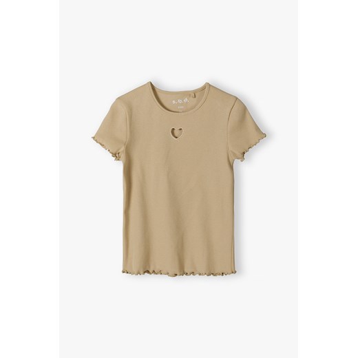 Prążkowana koszulka dla dziewczynki z ozdobnym serduszkiem - beżowa ze sklepu 5.10.15 w kategorii Bluzki dziewczęce - zdjęcie 169723378