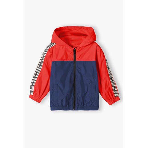Czerwona kurtka typu wiatrówka dla chłopca z kapturem ze sklepu 5.10.15 w kategorii Kurtki chłopięce - zdjęcie 169726298