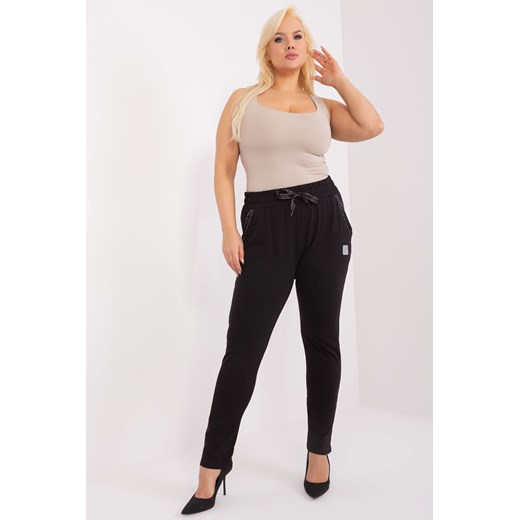 Dresowe spodnie plus size z wiązaniem czarny ze sklepu 5.10.15 w kategorii Spodnie damskie - zdjęcie 169726525