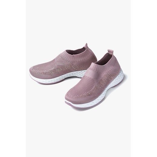 Buty damskie sportowe różowe wsuwane Millie & Co 39 promocyjna cena 5.10.15