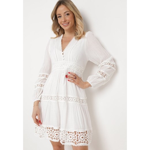 Biała Sukienka Mini z Ażurowymi Wstawkami i Gumką w Talii Raliasa ze sklepu Born2be Odzież w kategorii Sukienki - zdjęcie 169746825