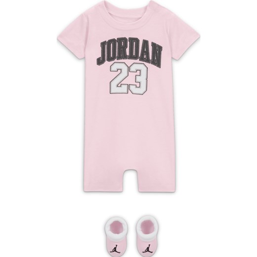 Zestaw składający się z rampersów i bucików dla niemowląt Jordan - Różowy ze sklepu Nike poland w kategorii Rampersy - zdjęcie 169754489