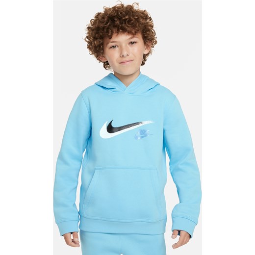 Dzianinowa bluza z kapturem i grafiką dla dużych dzieci (chłopców) Nike Sportswear - Niebieski ze sklepu Nike poland w kategorii Bluzy chłopięce - zdjęcie 169754787