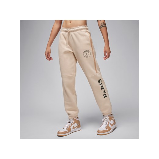 Damskie spodnie piłkarskie z nadrukiem Jordan Paris Saint-Germain Brooklyn Fleece - Brązowy ze sklepu Nike poland w kategorii Spodnie damskie - zdjęcie 169755046