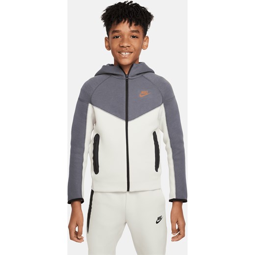 Rozpinana bluza z kapturem dla dużych dzieci (chłopców) Nike Sportswear Tech Fleece - Szary ze sklepu Nike poland w kategorii Bluzy chłopięce - zdjęcie 169755229