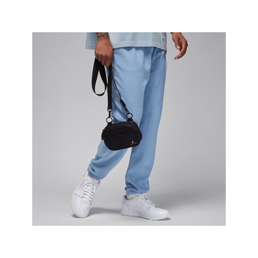 Prostokątna torba Jordan Alpha (1 l) - Czerń ze sklepu Nike poland w kategorii Spodnie męskie - zdjęcie 169755309