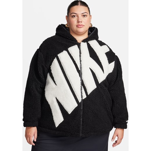 Damska kurtka z puszystej dzianiny z logo Nike Sportswear (duże rozmiary) - Czerń ze sklepu Nike poland w kategorii Kurtki damskie - zdjęcie 169755376
