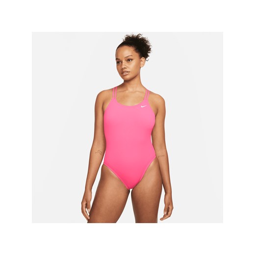 Jednoczęściowy damski kostium kąpielowy z ramiączkami krzyżowanymi na plecach Nike HydraStrong Solid - Różowy ze sklepu Nike poland w kategorii Stroje kąpielowe - zdjęcie 169755825