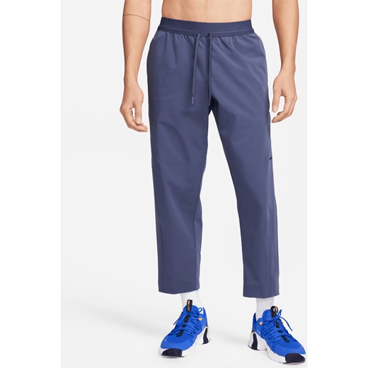 Nike A.P.S. Męskie uniwersalne spodnie z tkaniny Dri-FIT - Niebieski ze sklepu Nike poland w kategorii Spodnie męskie - zdjęcie 169755845