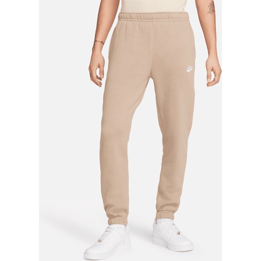 Spodnie męskie Nike Sportswear Club Fleece - Brązowy ze sklepu Nike poland w kategorii Spodnie męskie - zdjęcie 169755995