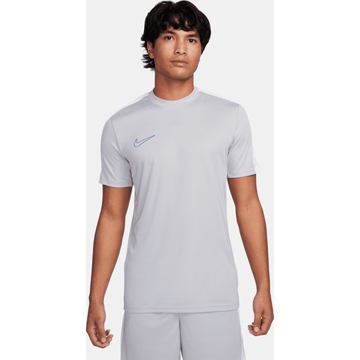 Męska koszulka piłkarska z krótkim rękawem Dri-FIT Nike Academy - Szary ze sklepu Nike poland w kategorii T-shirty męskie - zdjęcie 169756179