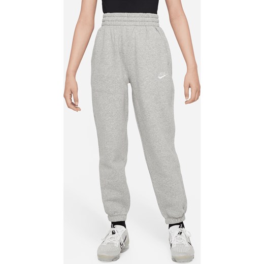 Luźne spodnie dla dużych dzieci (dziewcząt) Nike Sportswear Club Fleece - Szary ze sklepu Nike poland w kategorii Spodnie dziewczęce - zdjęcie 169756957