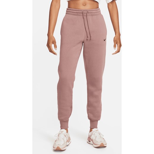 Damskie spodnie dresowe ze średnim stanem Nike Sportswear Phoenix Fleece - Fiolet ze sklepu Nike poland w kategorii Spodnie damskie - zdjęcie 169757069