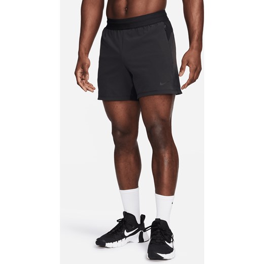 Męskie spodenki do fitnessu bez podszewki 13 cm Dri-FIT Nike Flex Rep - Czerń ze sklepu Nike poland w kategorii Spodenki męskie - zdjęcie 169757219