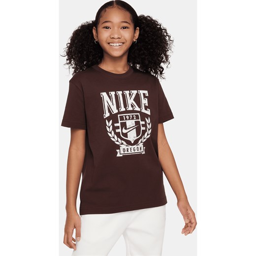 T-shirt dla dużych dzieci (dziewcząt) Nike Sportswear - Brązowy ze sklepu Nike poland w kategorii Bluzki dziewczęce - zdjęcie 169757329