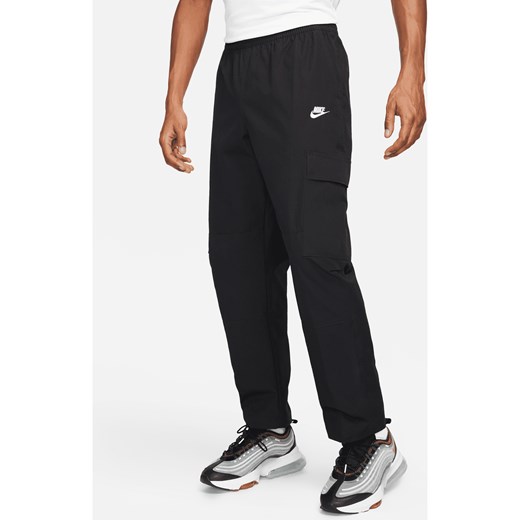 Męskie bojówki z tkaniny Nike Club - Czerń ze sklepu Nike poland w kategorii Spodnie męskie - zdjęcie 169757358