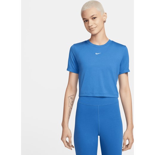 Damski T-shirt o krótkim dopasowanym kroju Nike Sportswear Essential - Niebieski ze sklepu Nike poland w kategorii Bluzki damskie - zdjęcie 169757406