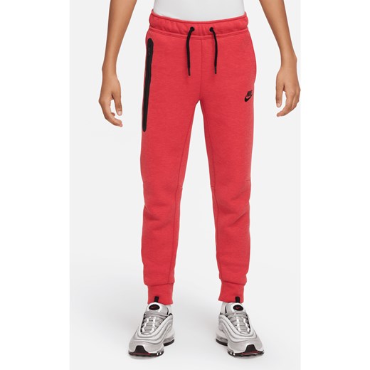 Spodnie dla dużych dzieci (chłopców) Nike Sportswear Tech Fleece - Czerwony ze sklepu Nike poland w kategorii Spodnie chłopięce - zdjęcie 169757526