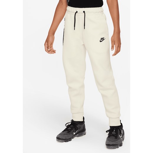Spodnie dla dużych dzieci (chłopców) Nike Sportswear Tech Fleece - Biel ze sklepu Nike poland w kategorii Spodnie dziewczęce - zdjęcie 169757768