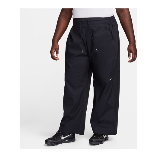 Damskie tkane spodnie z wysokim stanem Nike Sportswear Essential (duże rozmiary) - Czerń ze sklepu Nike poland w kategorii Spodnie damskie - zdjęcie 169757985