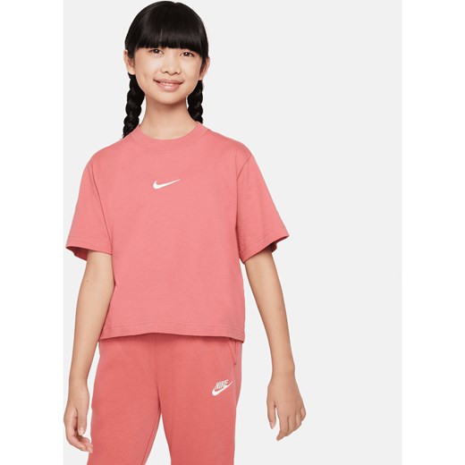 T-shirt dla dużych dzieci (dziewcząt) Nike Sportswear - Czerwony ze sklepu Nike poland w kategorii Bluzki dziewczęce - zdjęcie 169758168