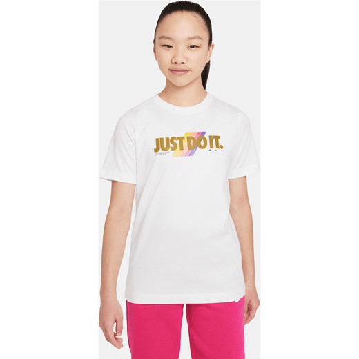 T-shirt dla dużych dzieci Nike Sportswear - Biel ze sklepu Nike poland w kategorii Bluzki dziewczęce - zdjęcie 169758189