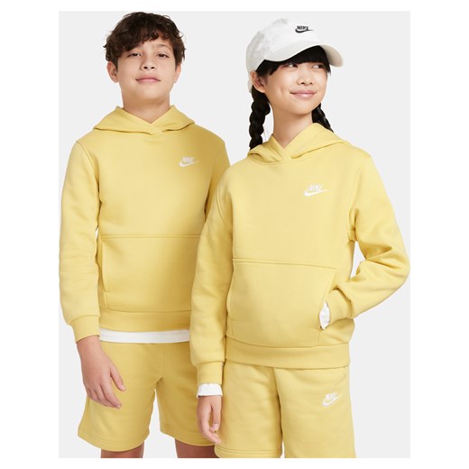 Bluza z kapturem dla dużych dzieci Nike Sportswear Club Fleece - Żółty ze sklepu Nike poland w kategorii Bluzy chłopięce - zdjęcie 169758787