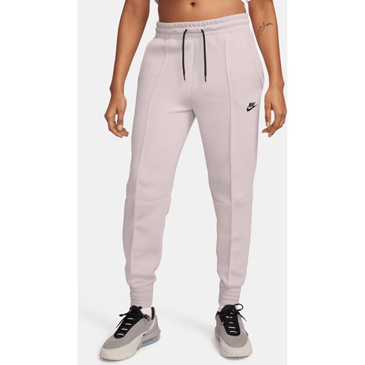 Damskie joggery ze średnim stanem Nike Sportswear Tech Fleece - Fiolet ze sklepu Nike poland w kategorii Spodnie damskie - zdjęcie 169759108