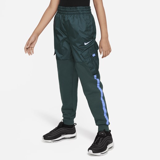 Zielone spodnie chłopięce Nike 