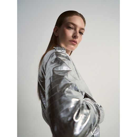 Reserved - Metaliczna kurtka z imitacji skóry - srebrny ze sklepu Reserved w kategorii Kurtki damskie - zdjęcie 169779455