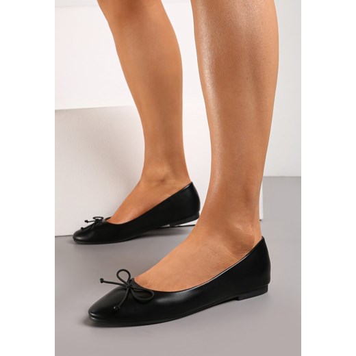 Balerinki czarne Born2be casual płaskie bez zapięcia 