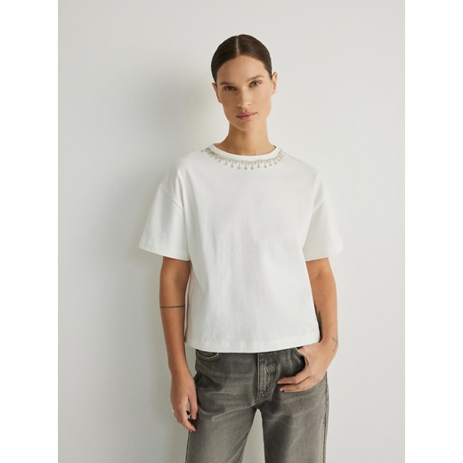 Reserved - T-shirt z biżuteryjnym zdobieniem - złamana biel ze sklepu Reserved w kategorii Bluzki damskie - zdjęcie 169792096