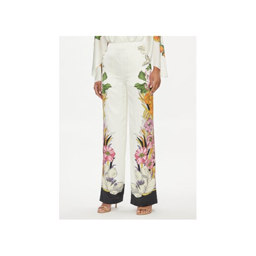 Marciano Guess Spodnie materiałowe 2YGB09 7099Z Écru Regular Fit ze sklepu MODIVO w kategorii Spodnie damskie - zdjęcie 169800097