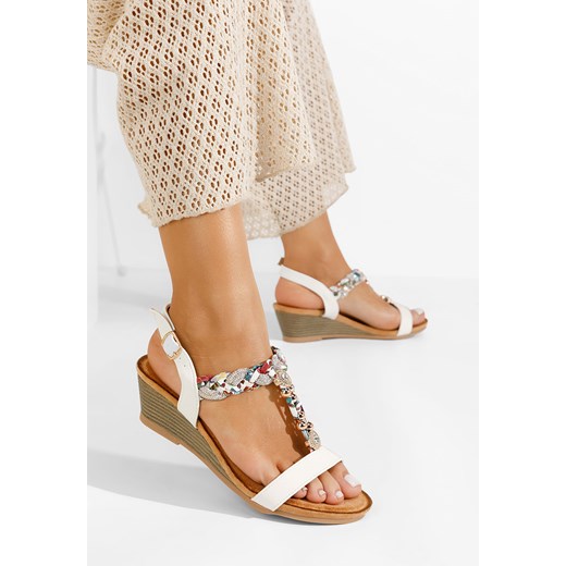 Białe sandały na koturnie Tanika ze sklepu Zapatos w kategorii Sandały damskie - zdjęcie 169804245