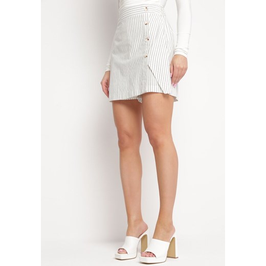 Białe Bawełniane Szorty Spódnica w Paski Breezea ze sklepu Born2be Odzież w kategorii Szorty - zdjęcie 169822455