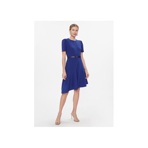 DKNY Sukienka codzienna DD3J1466 Niebieski Regular Fit ze sklepu MODIVO w kategorii Sukienki - zdjęcie 169834706
