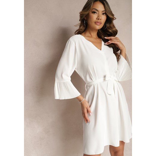 Biała Sukienka Mini z Trójkątnym Dekoltem z Paskiem i Rękawami z Plisowaniem Vespe ze sklepu Renee odzież w kategorii Sukienki - zdjęcie 169855749