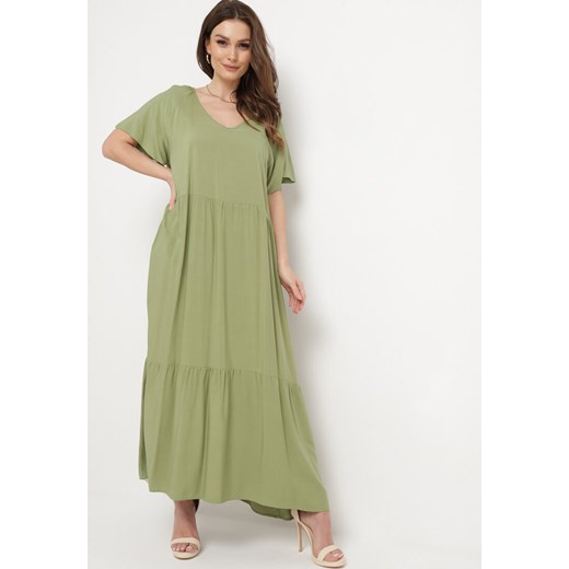 Zielona Rozkloszowana Sukienka Maxi Bawełniana z Krótkim Rękawem i Trójkątnym Dekoltem Alirtha ze sklepu Born2be Odzież w kategorii Sukienki - zdjęcie 169879657
