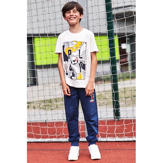 Granatowe spodnie dresowe regular dla chłopca z nadrukiem ze sklepu 5.10.15 w kategorii Spodnie chłopięce - zdjęcie 169880337