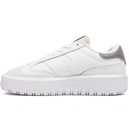 Buty sportowe damskie New Balance w stylu casual wiązane na płaskiej podeszwie