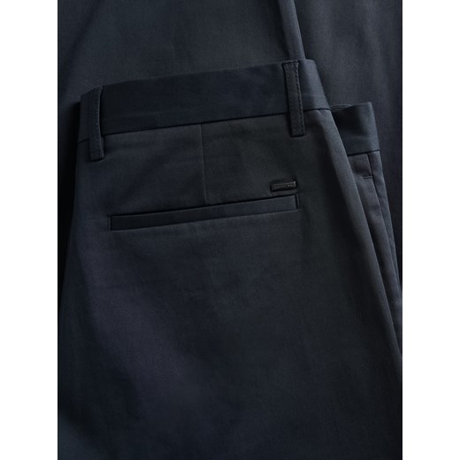 Reserved - Spodnie chino leisure fit - granatowy Reserved 28 Reserved