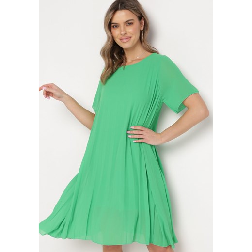 Zielona Sukienka Plisowana z Lekko Luźnym Fasonie Forxia ze sklepu Born2be Odzież w kategorii Sukienki - zdjęcie 169936326