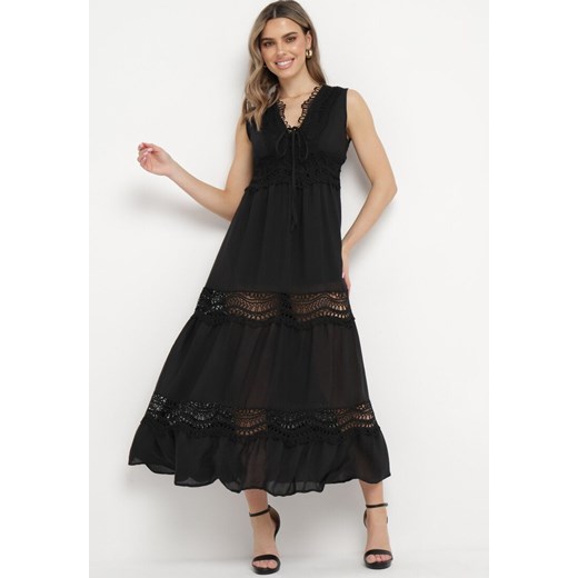 Czarna Rozkloszowana Sukienka z Ażurowymi Zdobieniami Maxi Savanlia ze sklepu Born2be Odzież w kategorii Sukienki - zdjęcie 169971929