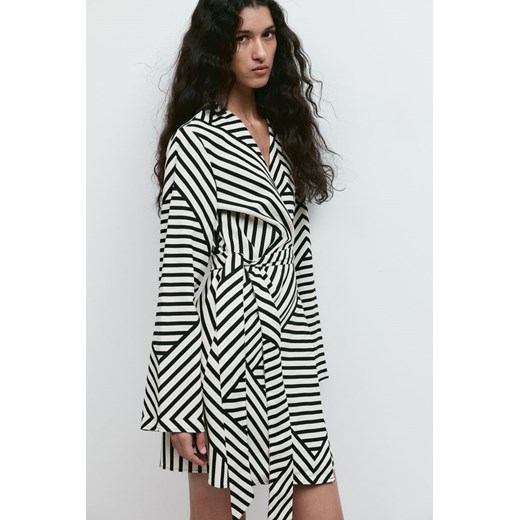 H & M - Kopertowa sukienka z domieszką lnu - Czarny ze sklepu H&M w kategorii Sukienki - zdjęcie 169992395