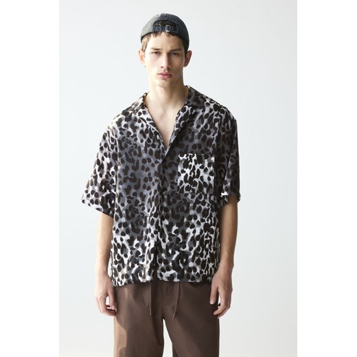 H & M - Koszula z lyocellu z miękkimi klapami Loose Fit - Czarny ze sklepu H&M w kategorii Koszule męskie - zdjęcie 169997298